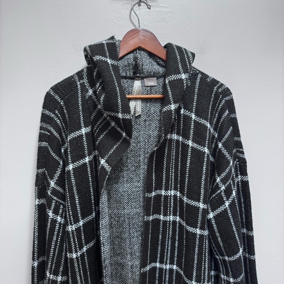Pennington's Black & White Windowpane Open Front Hooded Cardigan Sweater Size 1x - Picture 3 of 9